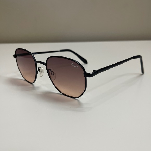 Quay Big Time 126 Hexagonal‎ Sunglasses Gradient Lens Black main image 10